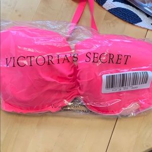 Brand new Victoria Secret halter swim top